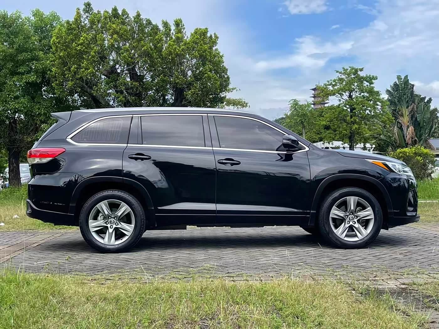 Toyota Highlander 2020 — Фото 4/20