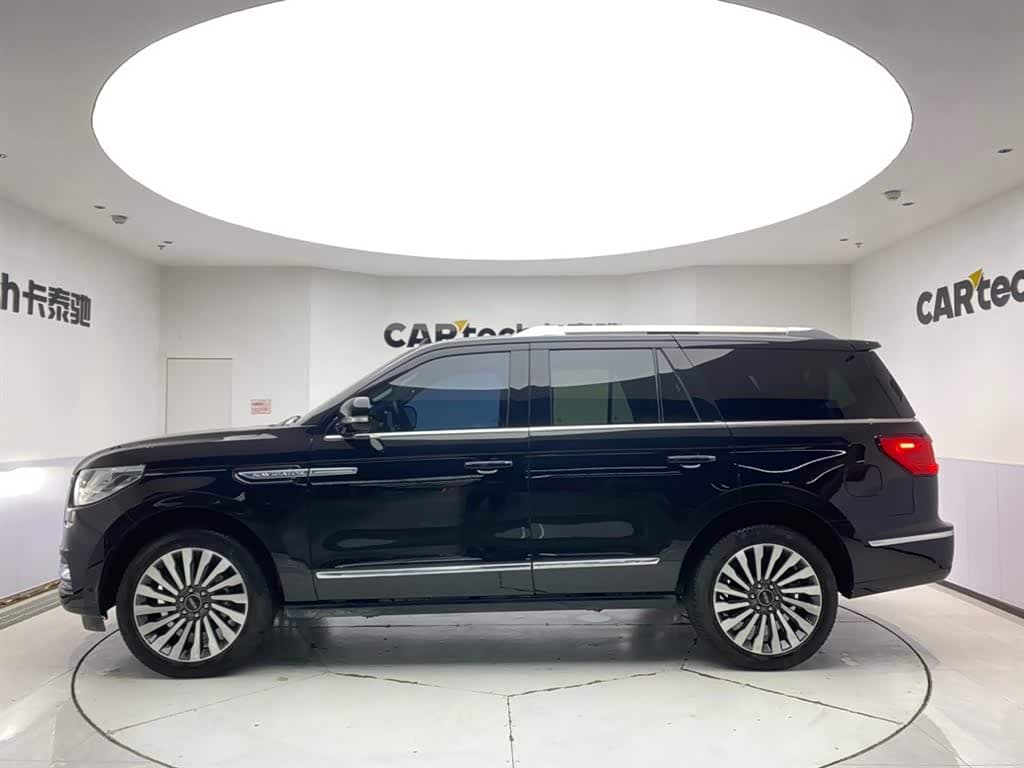 Lincoln Navigator 2021 — Фото 8/20