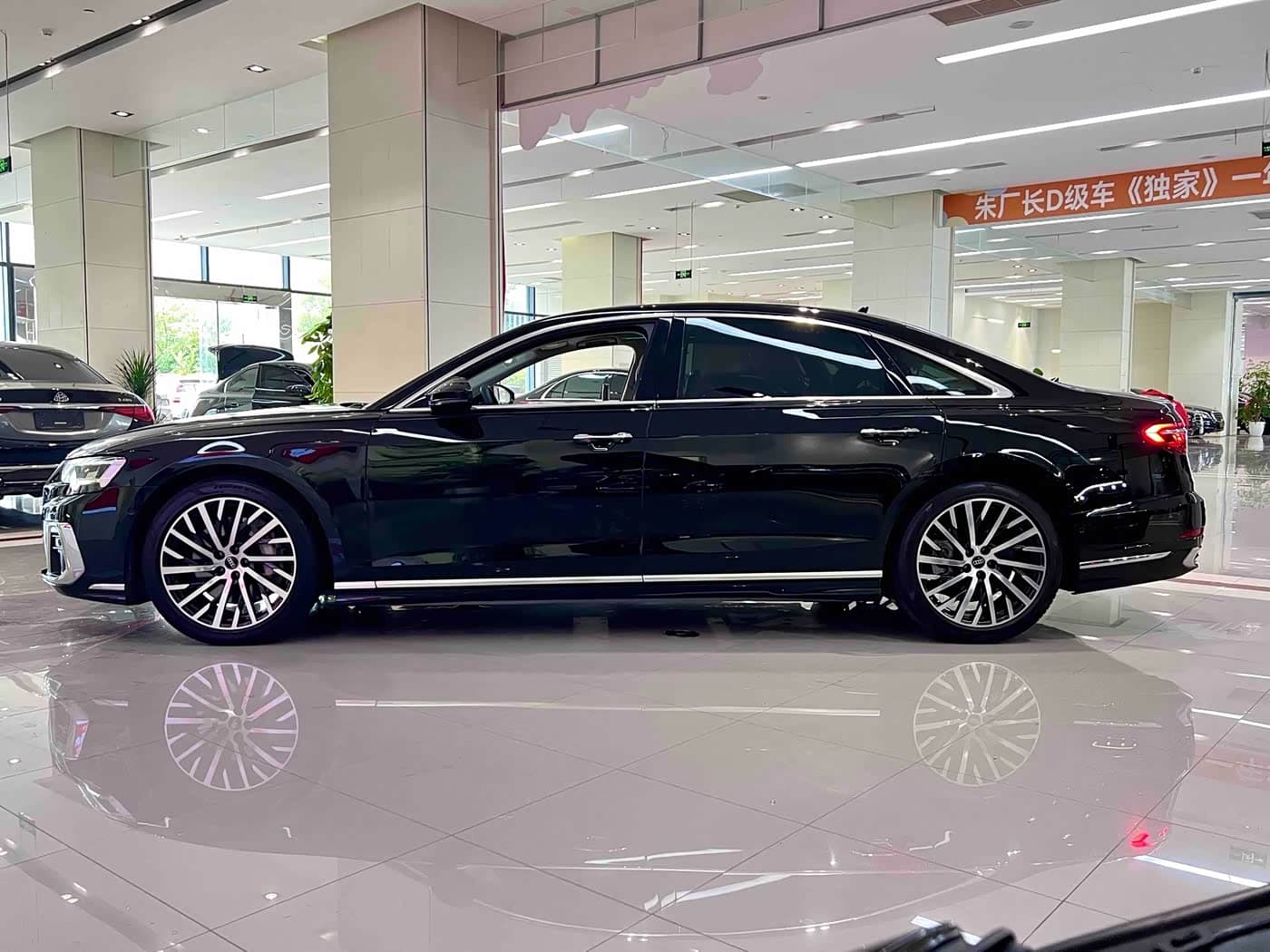 Audi A8 2023 — Фото 3/11