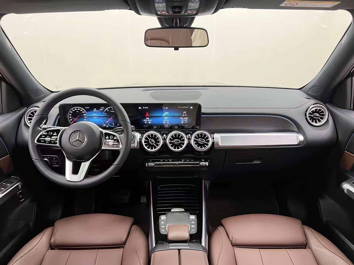 Mercedes-Benz GLB 2023 — Фото 18/20