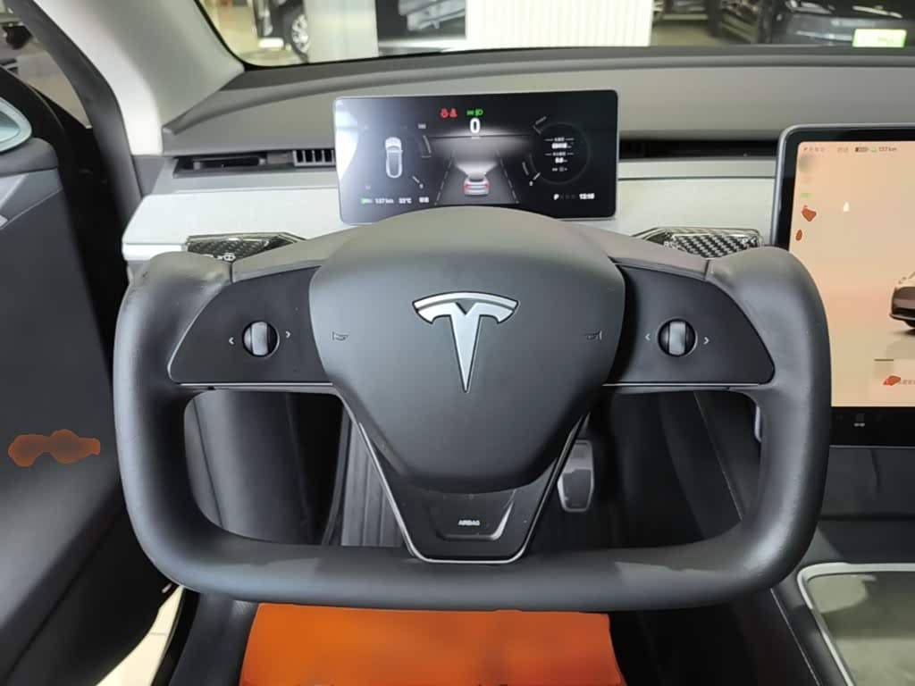 Tesla Model Y 2024 — Фото 11/20