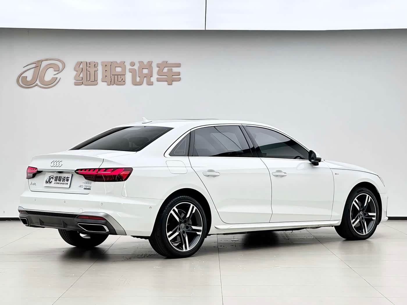 Audi A4L 2021 — Фото 13/14