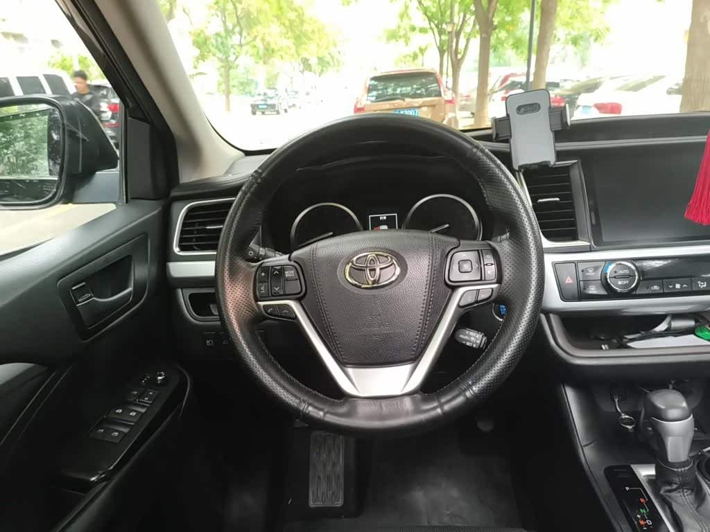 Toyota Highlander 2018 — Фото 6/20