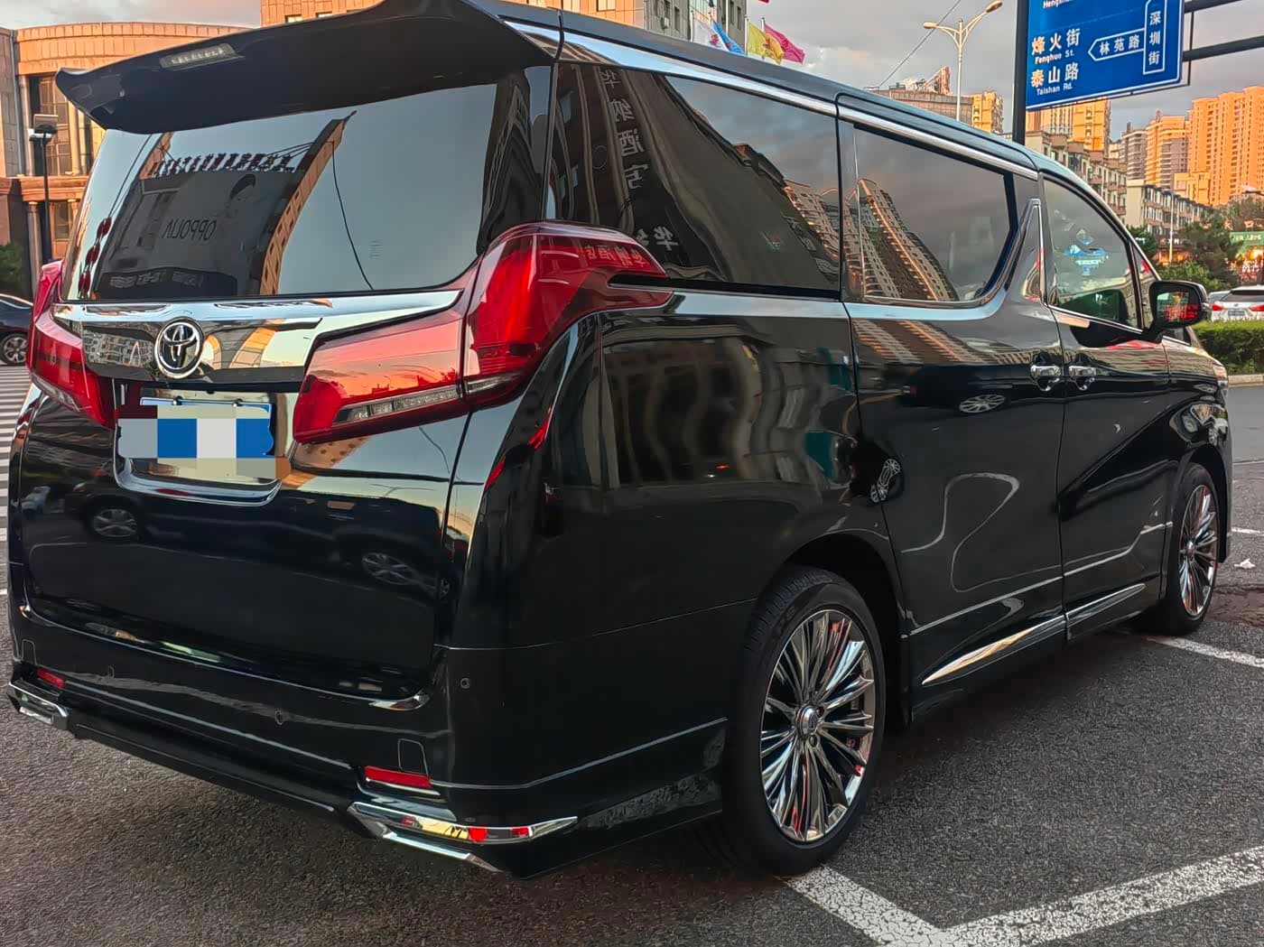 Toyota Alphard 2023 — Фото 6/12