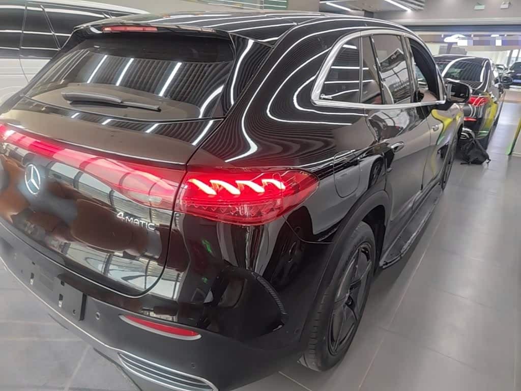 Mercedes-Benz EQE SUV 2024 — Фото 7/20