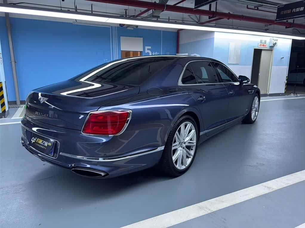 Bentley Flying Spur 2021 — Фото 6/13