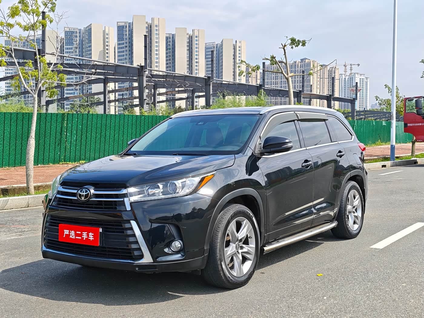 Toyota Highlander 2019 — Фото 1/10