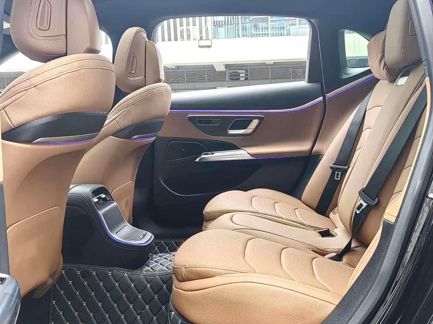 Mercedes-Benz E-Class 2023 — Фото 5/11