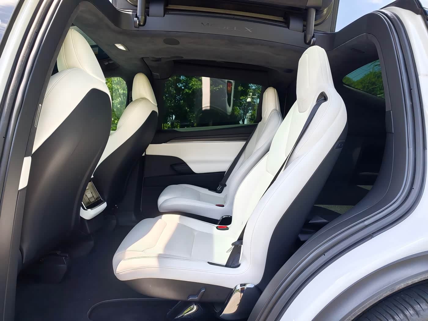 Tesla Model X 2023 — Фото 10/11