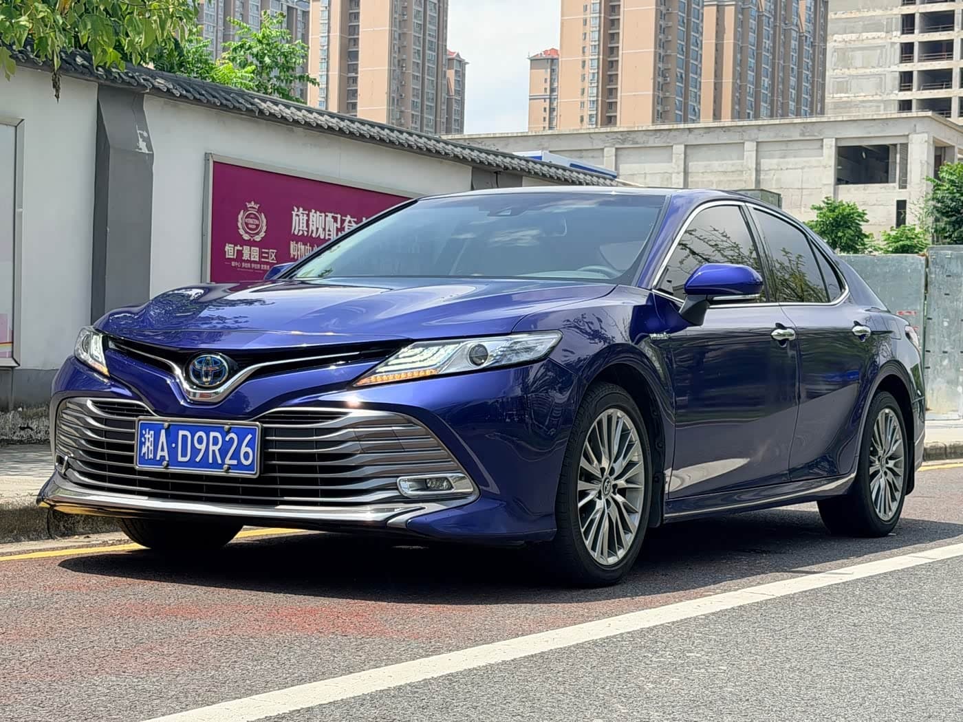Toyota Camry 2018 — Фото 1/10