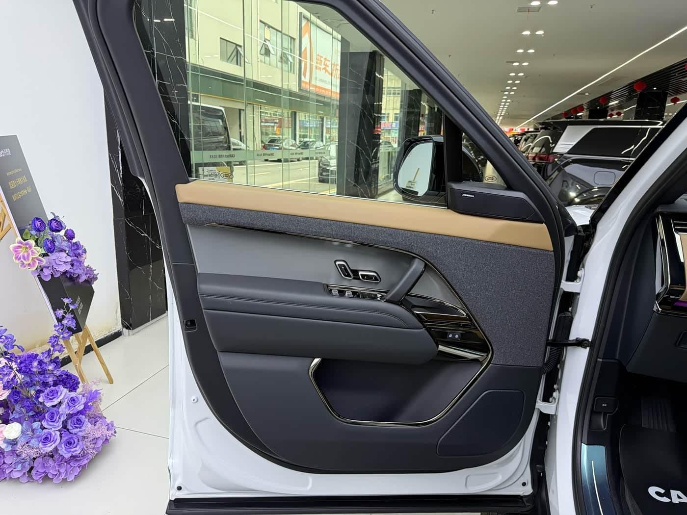 Land Rover Range Rover Sport 2025 — Фото 14/20