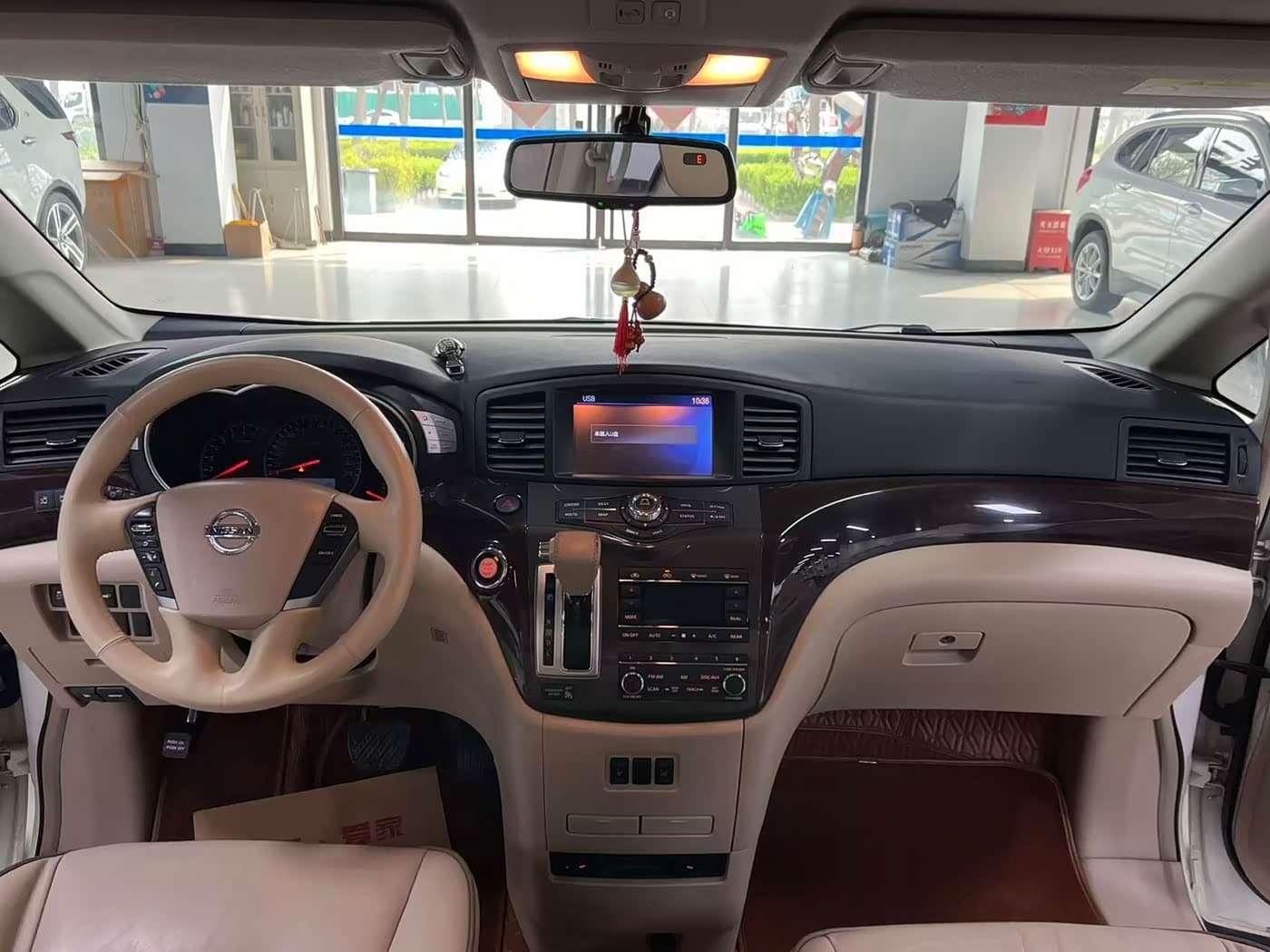 Nissan Quest 2017 — Фото 12/18