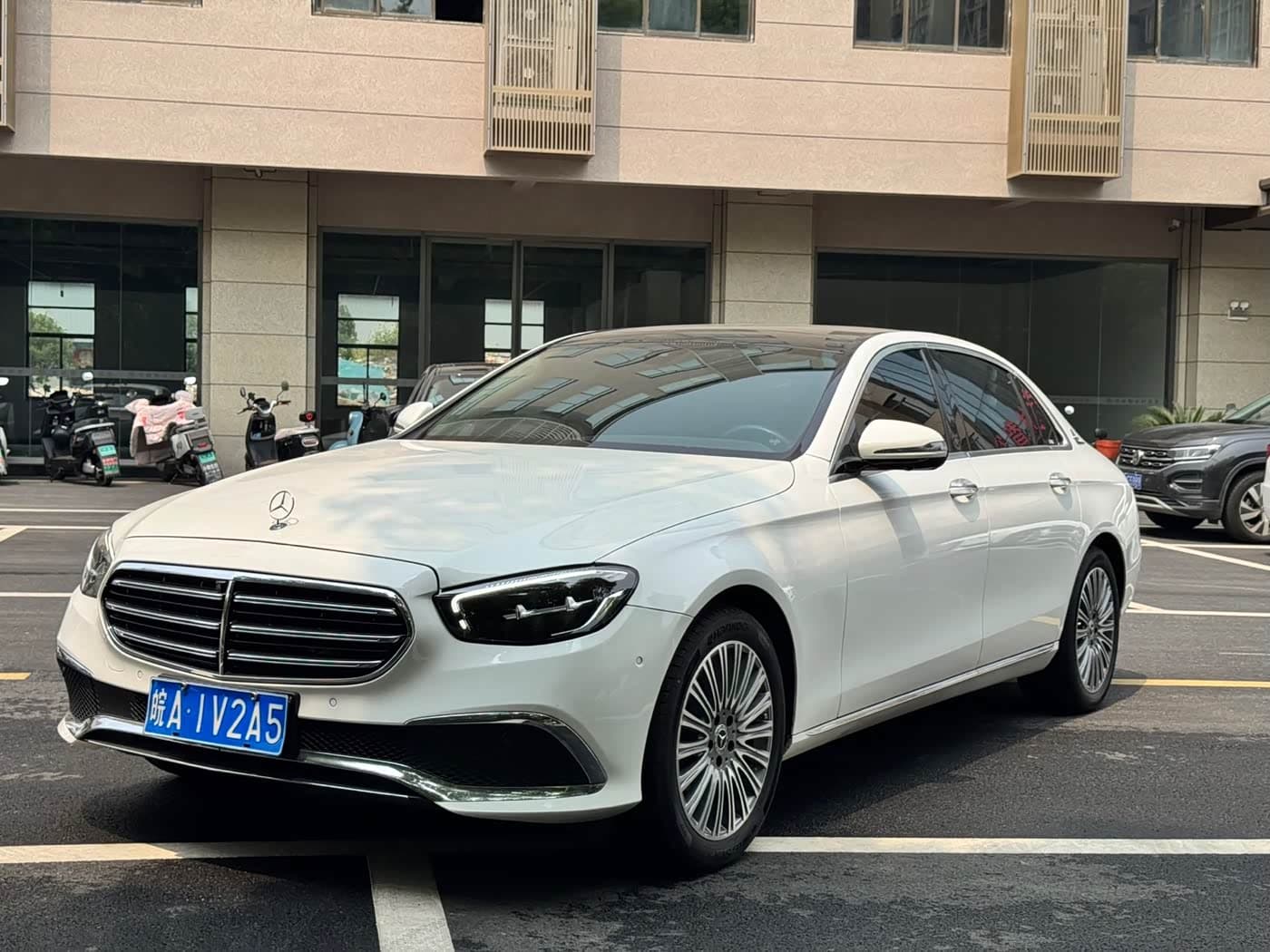 Mercedes-Benz E-Class 2023 — Фото 1/16