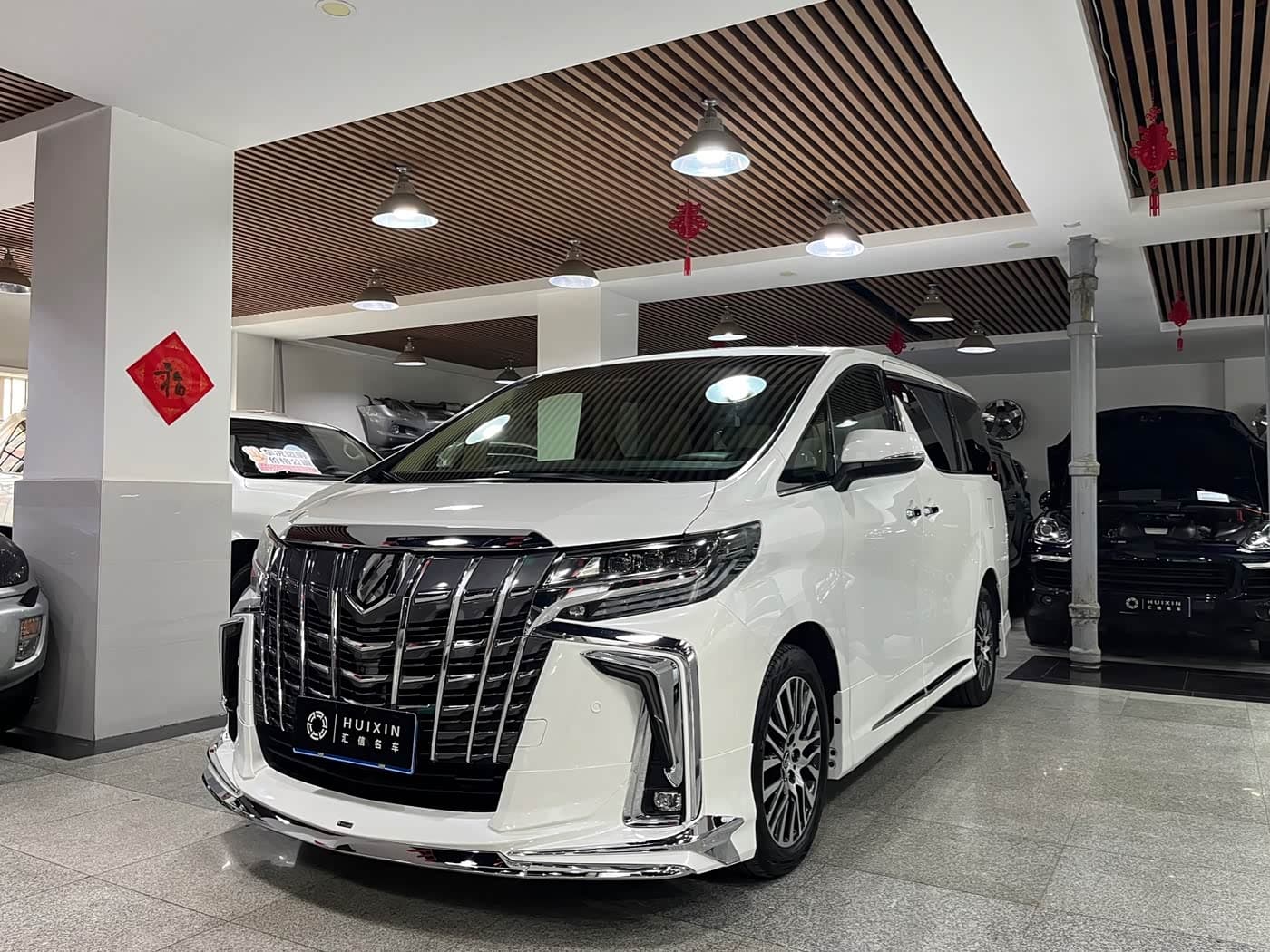 Toyota Alphard 2017 — Фото 1/20