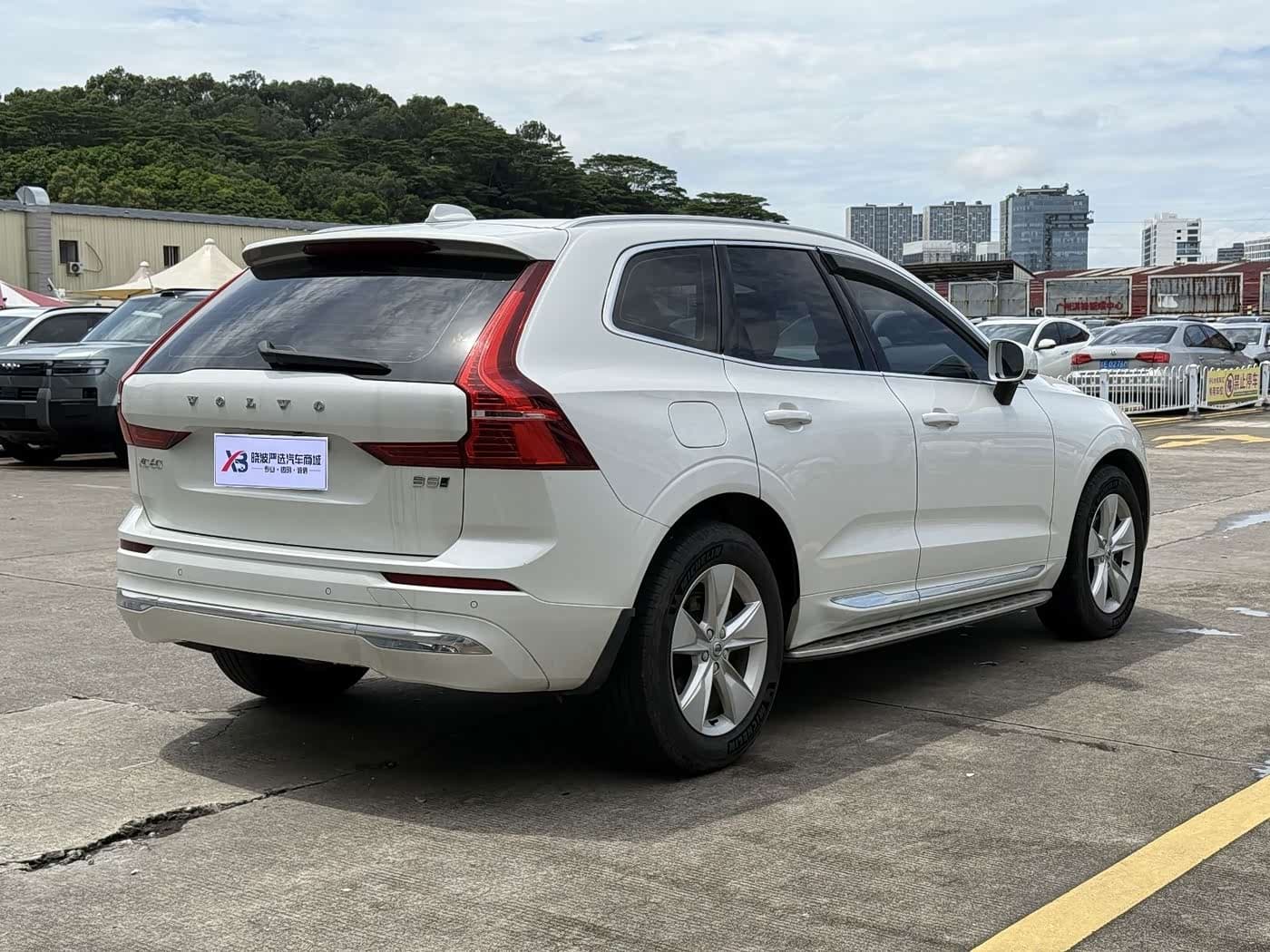 Volvo XC60 2021 — Фото 16/17
