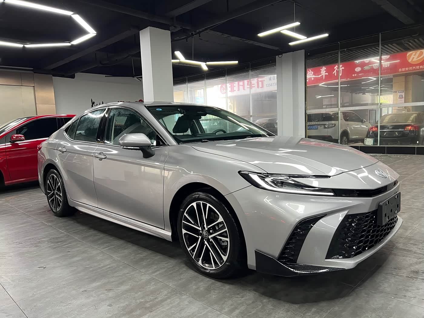 Toyota Camry 2026 — Фото 2/11
