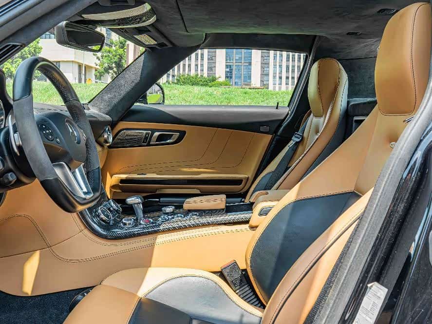 Mercedes-Benz SLS AMG 2013 — Фото 12/18