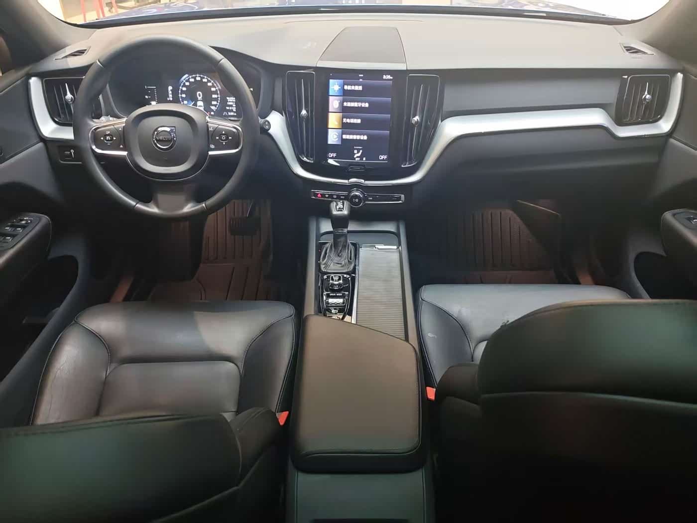 Volvo XC60 2020 — Фото 11/17