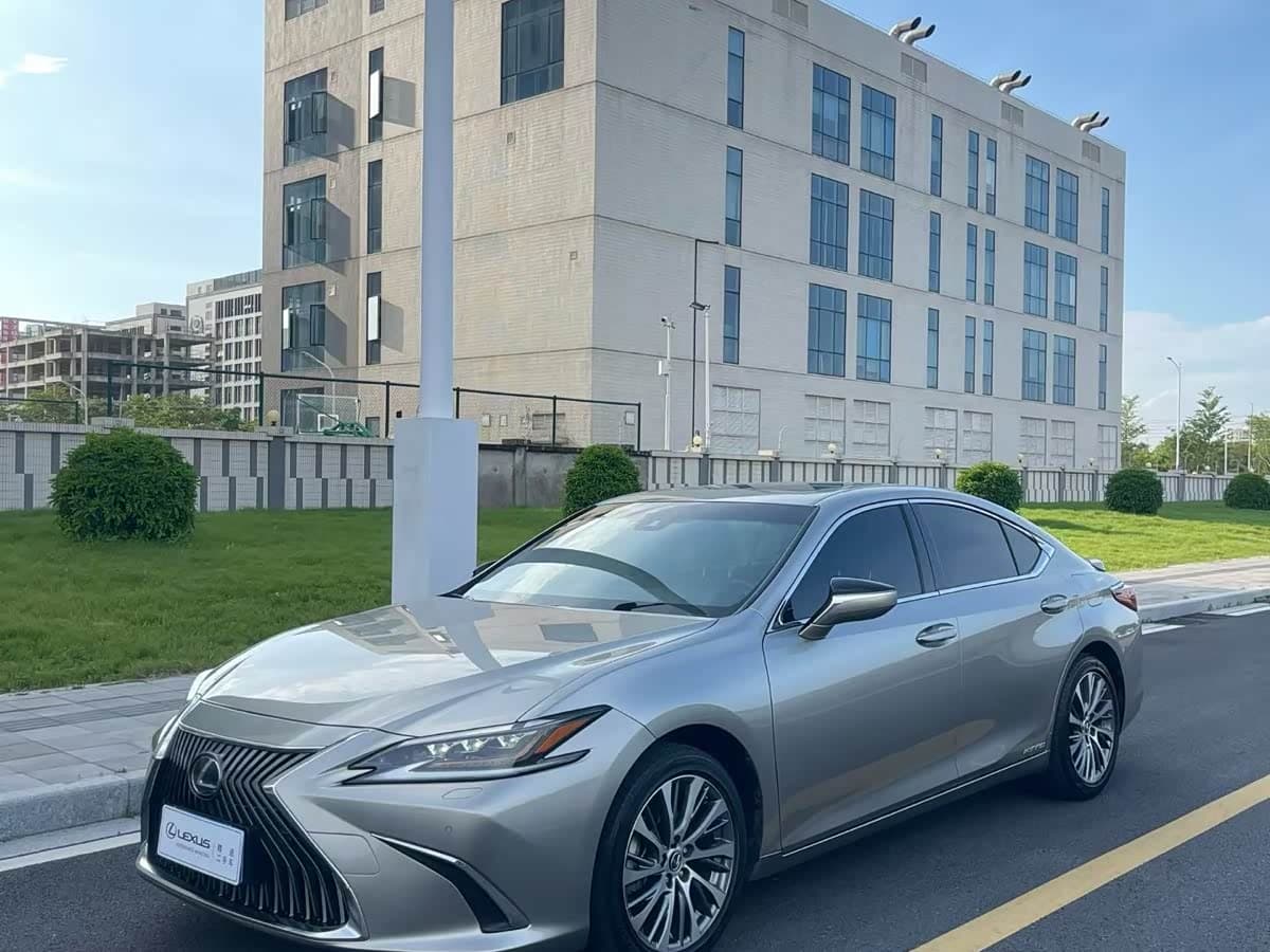 Lexus ES 2020 — Фото 1/9
