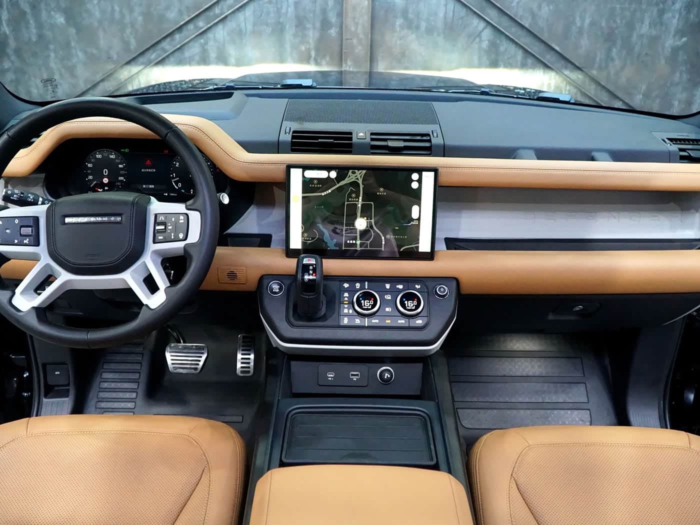 Land Rover Defender 2023 — Фото 7/20