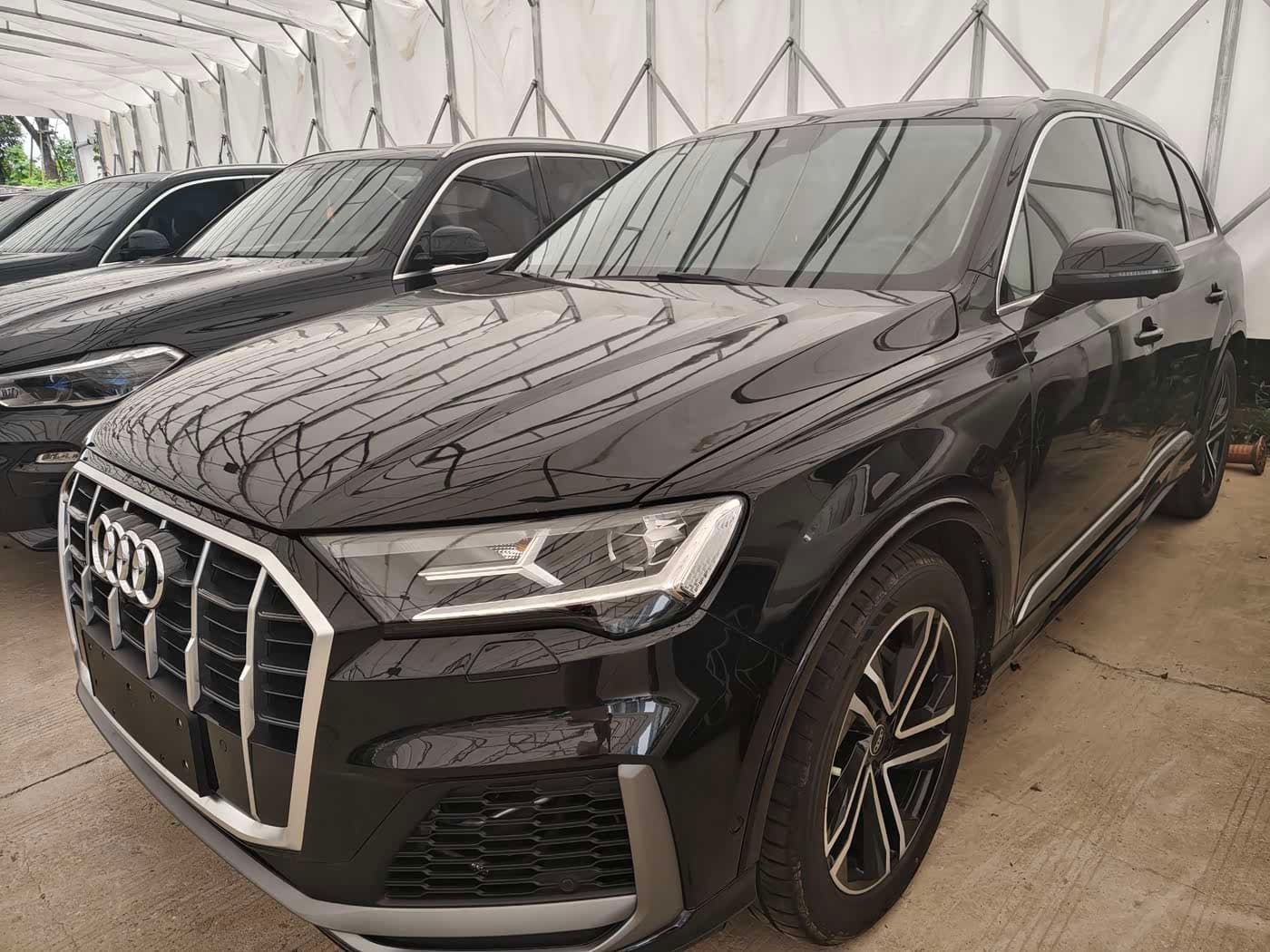 Audi Q7 2022 — Фото 1/20