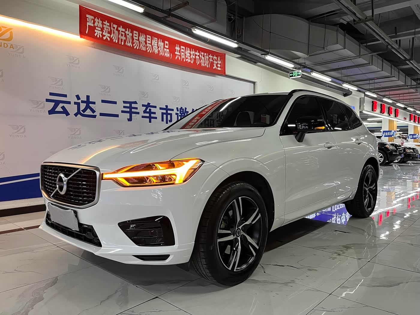 Volvo XC60 2020 — Фото 1/16