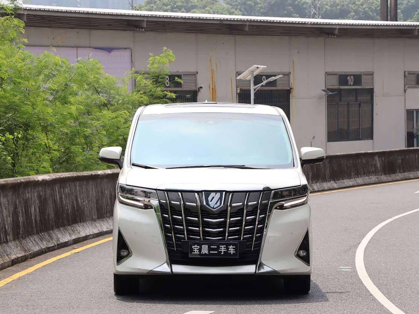 Toyota Alphard 2022 — Фото 2/17
