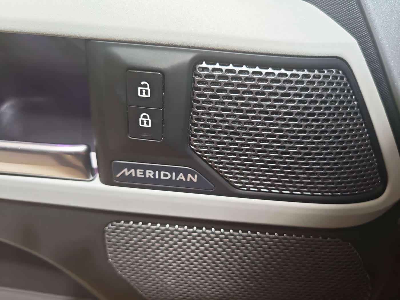 Land Rover Defender 2021 — Фото 20/20