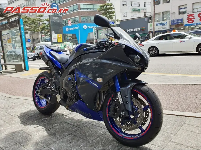 Yamaha YZF R1