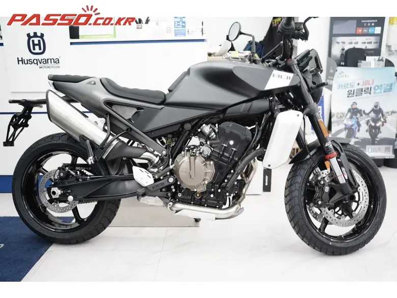 Husqvarna Svartpilen 701