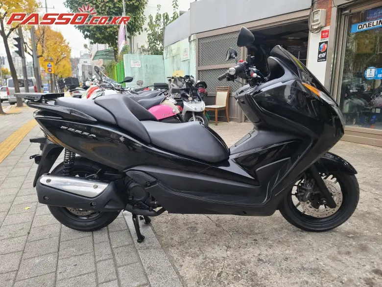 Honda Forza 300