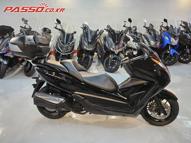 Honda Forza 300