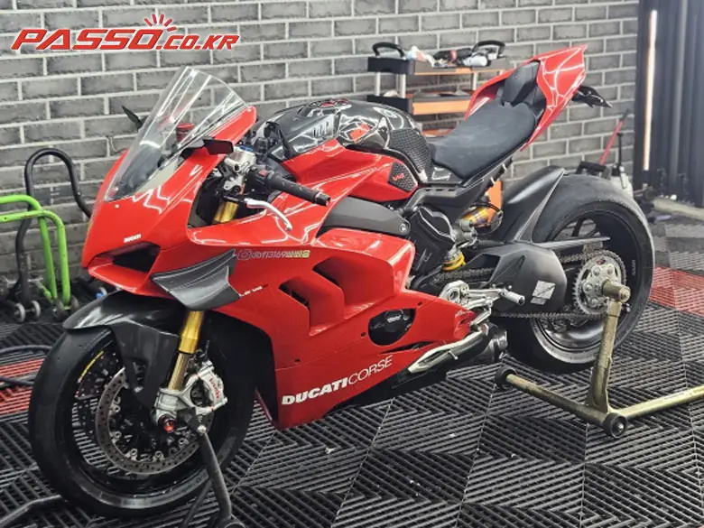 Ducati Panigale V4 S