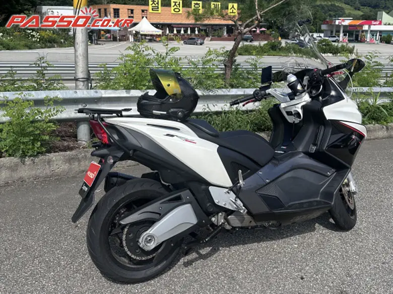 Aprilia SRV 850