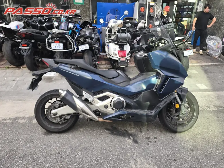 Honda Forza 750