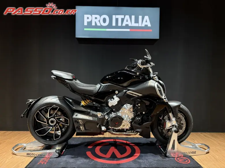 Ducati Diavel V4