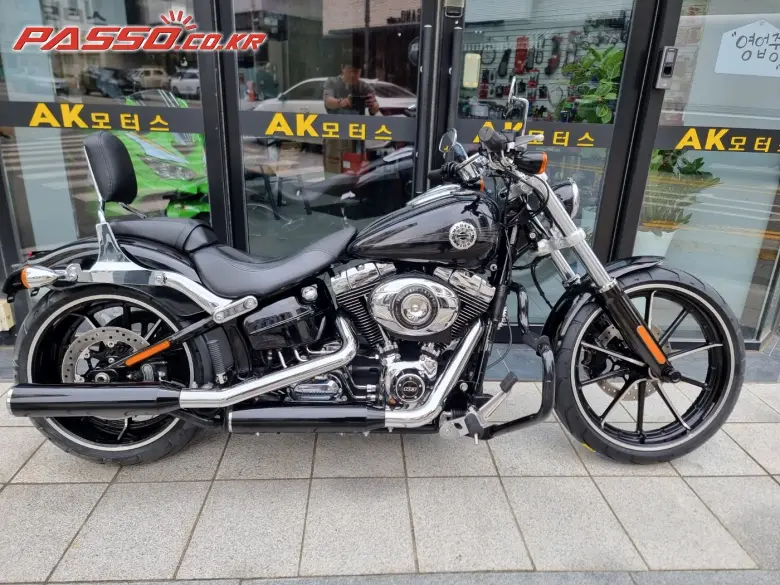 Harley-Davidson Breakout