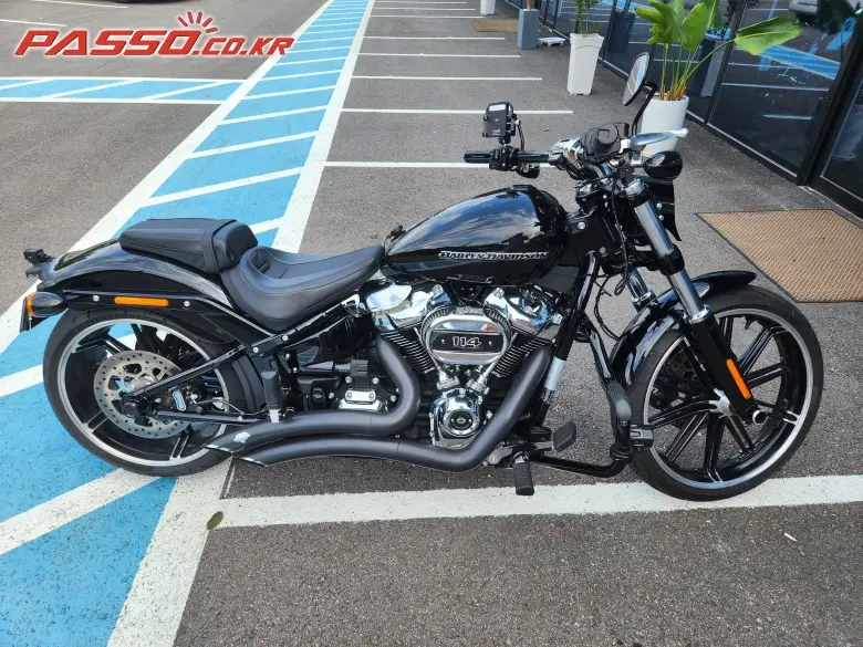 Harley-Davidson CVO Breakout