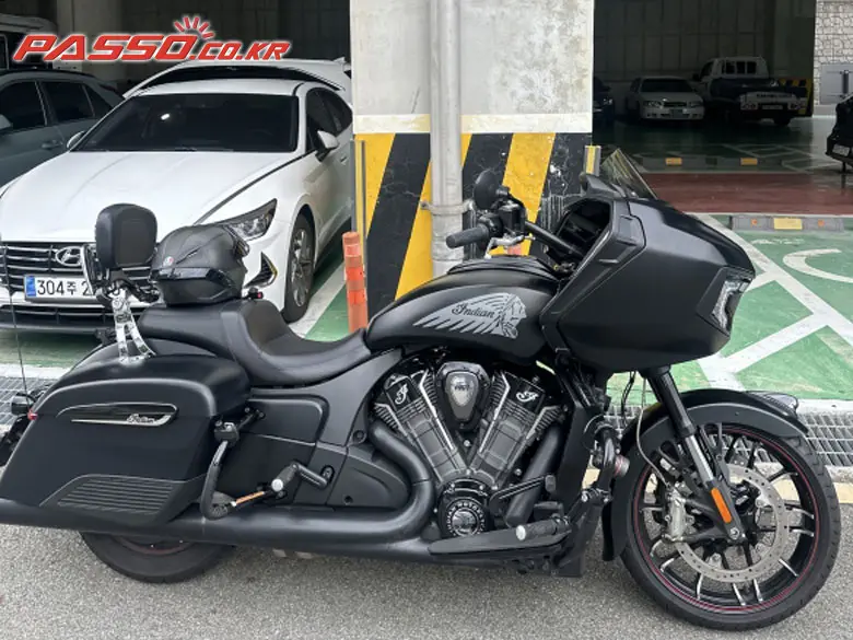 Indian Motorcycle Challenger Dark Horse