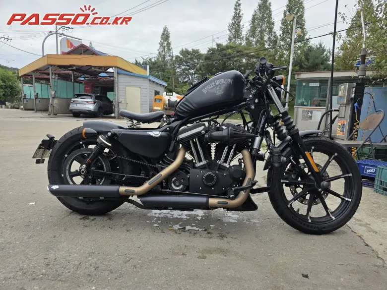 Harley-Davidson 883 Custom