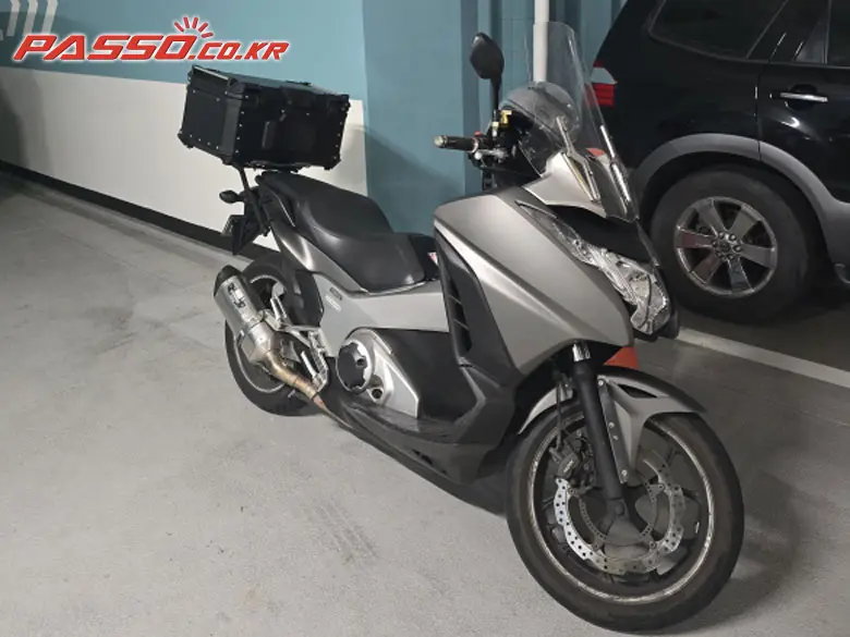 Honda Integra 750