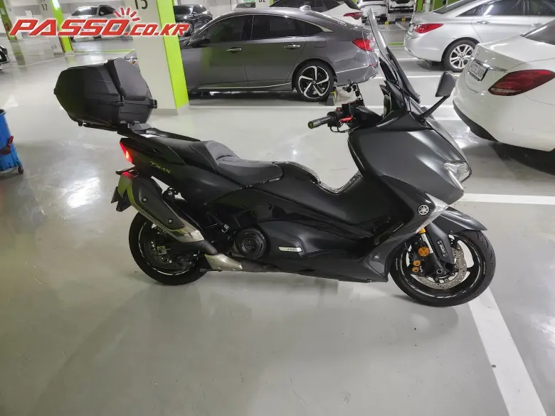 Yamaha TMAX DX