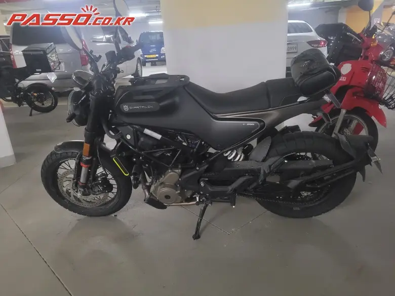 Husqvarna Svartpilen 250