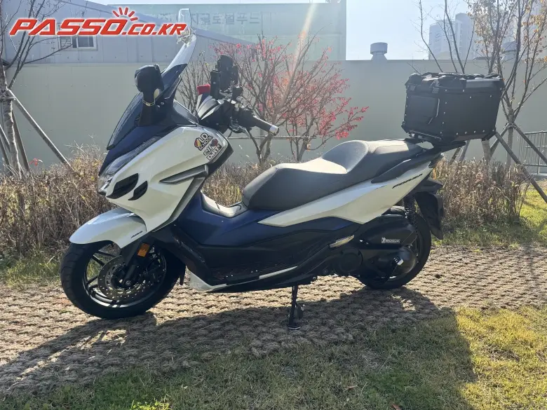 Honda Forza 300