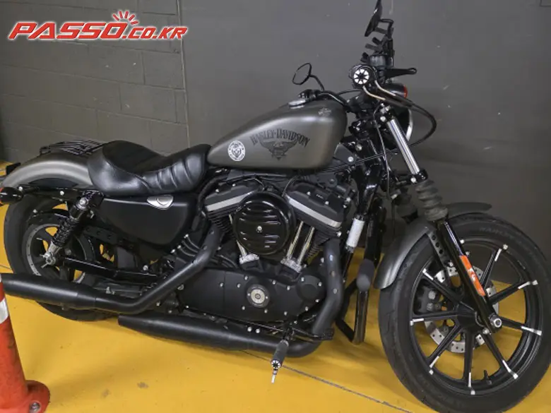 Harley-Davidson 883