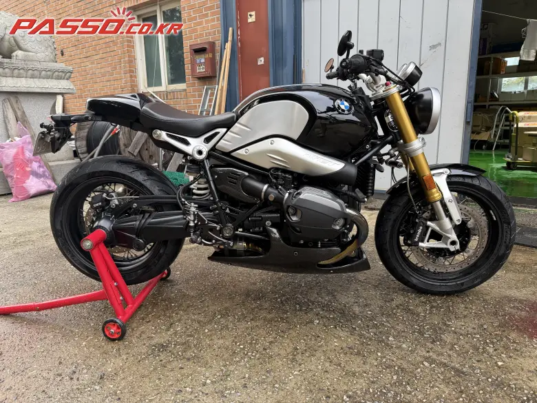 BMW R Nine T