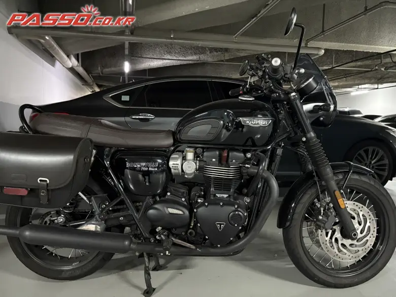Triumph Bonneville T120 Black