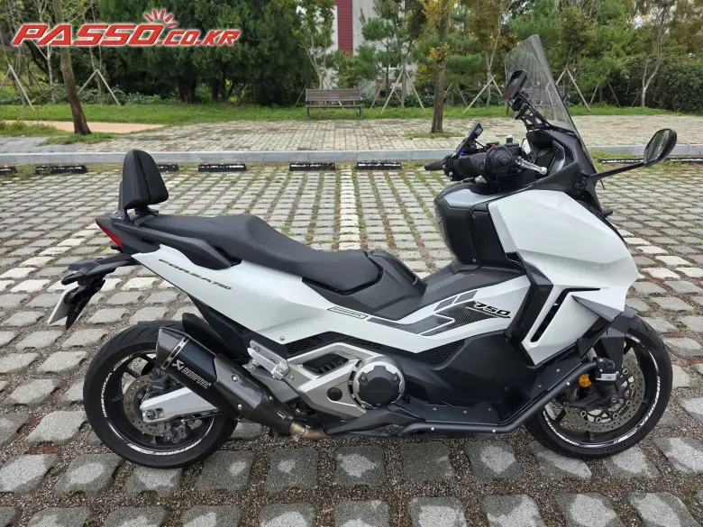 Honda Forza 750