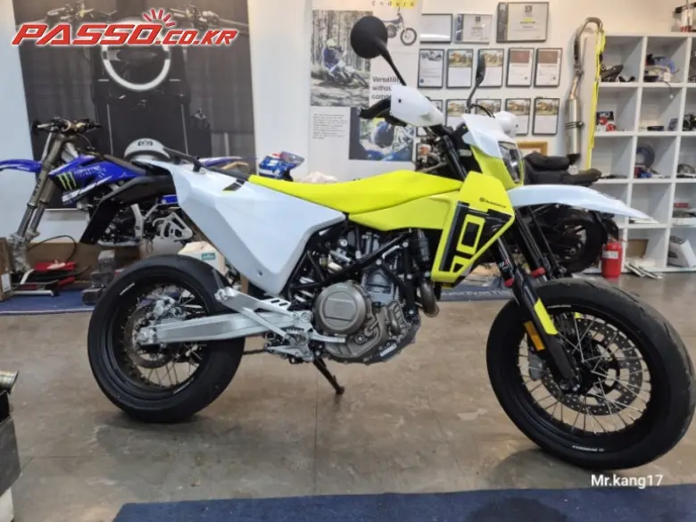 Husqvarna 701 Supermoto