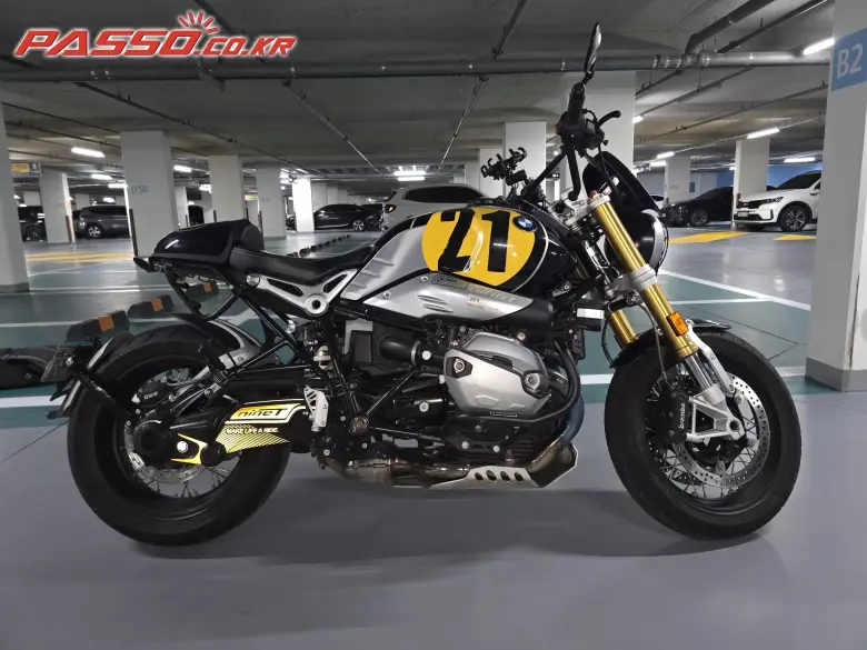 BMW R Nine T